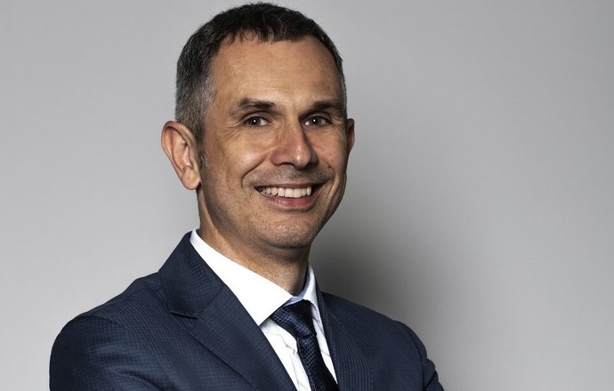 Lek. Szymon Brzósko: „Zmiany związane z bezpieczeństwem pacjenta i kontrolą zakażeń powinny